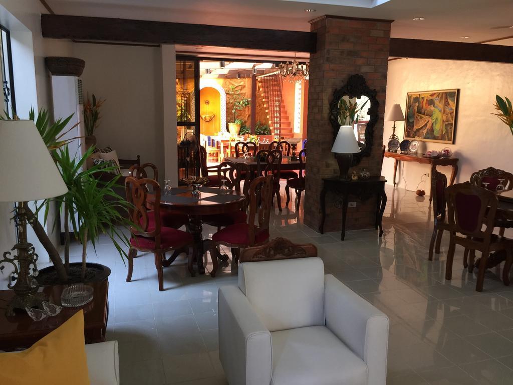 Casa Roces Bed and Breakfast Legazpi Eksteriør billede