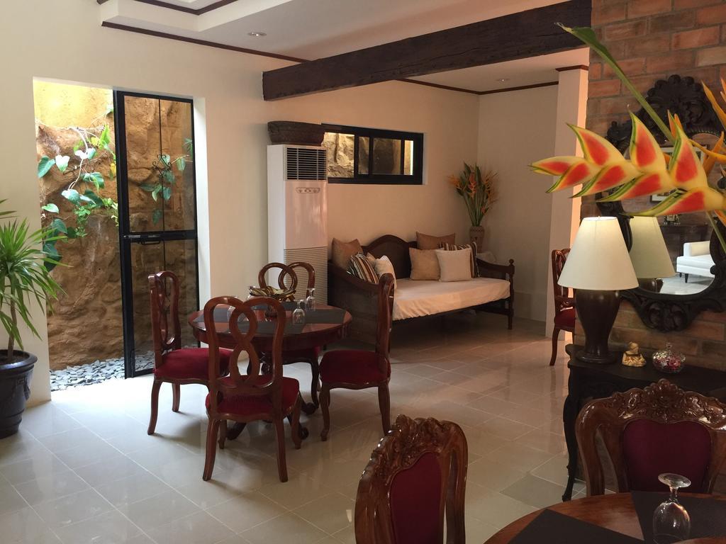 Casa Roces Bed and Breakfast Legazpi Eksteriør billede
