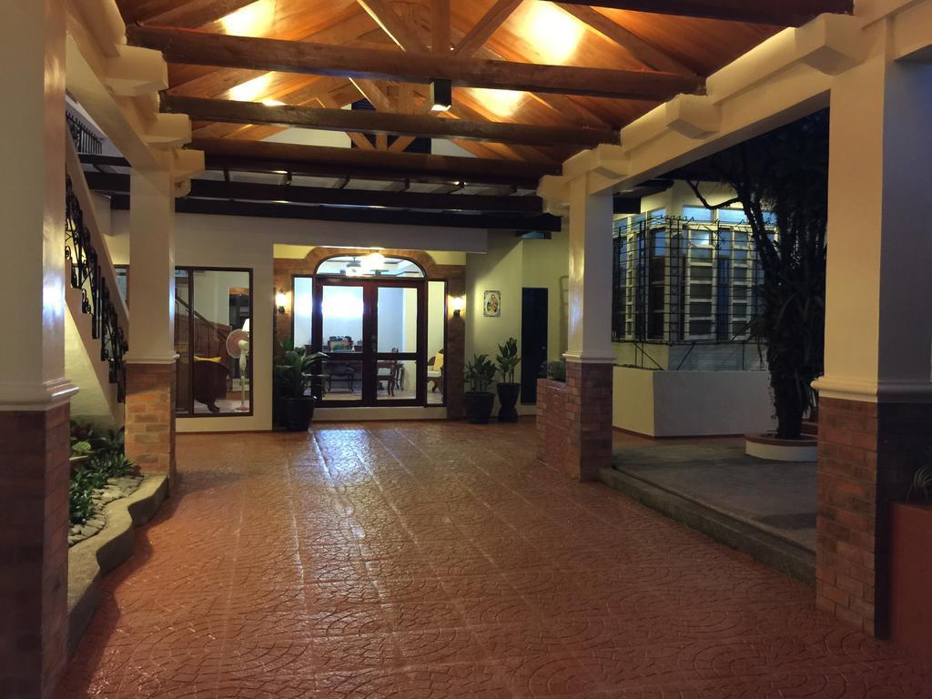 Casa Roces Bed and Breakfast Legazpi Eksteriør billede