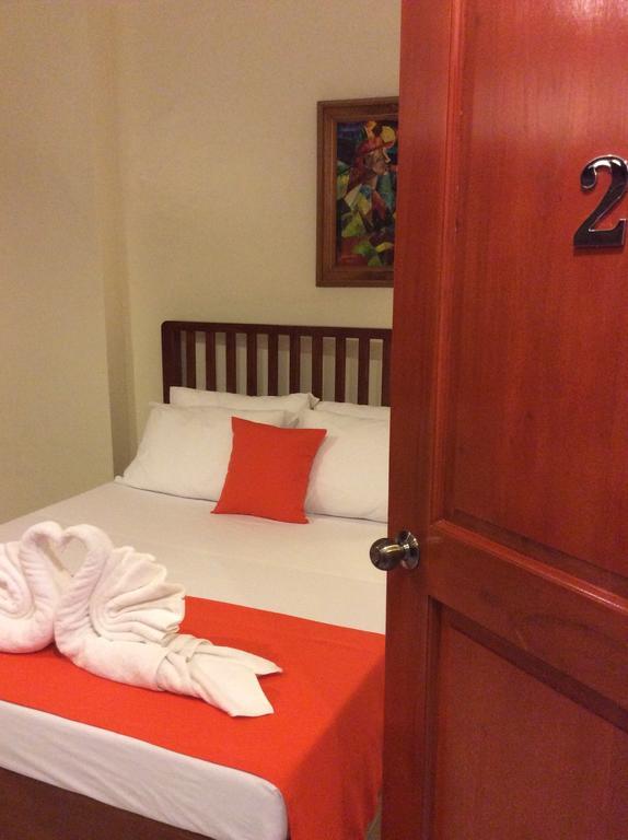 Casa Roces Bed and Breakfast Legazpi Værelse billede
