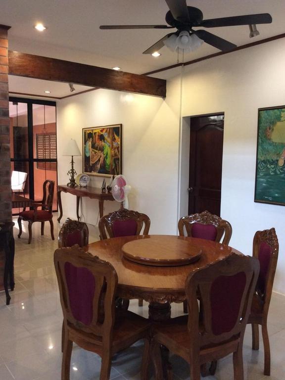 Casa Roces Bed and Breakfast Legazpi Eksteriør billede
