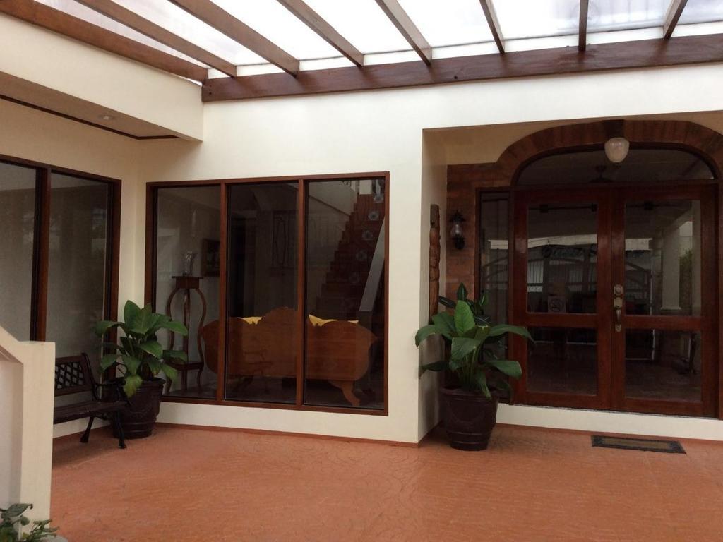 Casa Roces Bed and Breakfast Legazpi Eksteriør billede